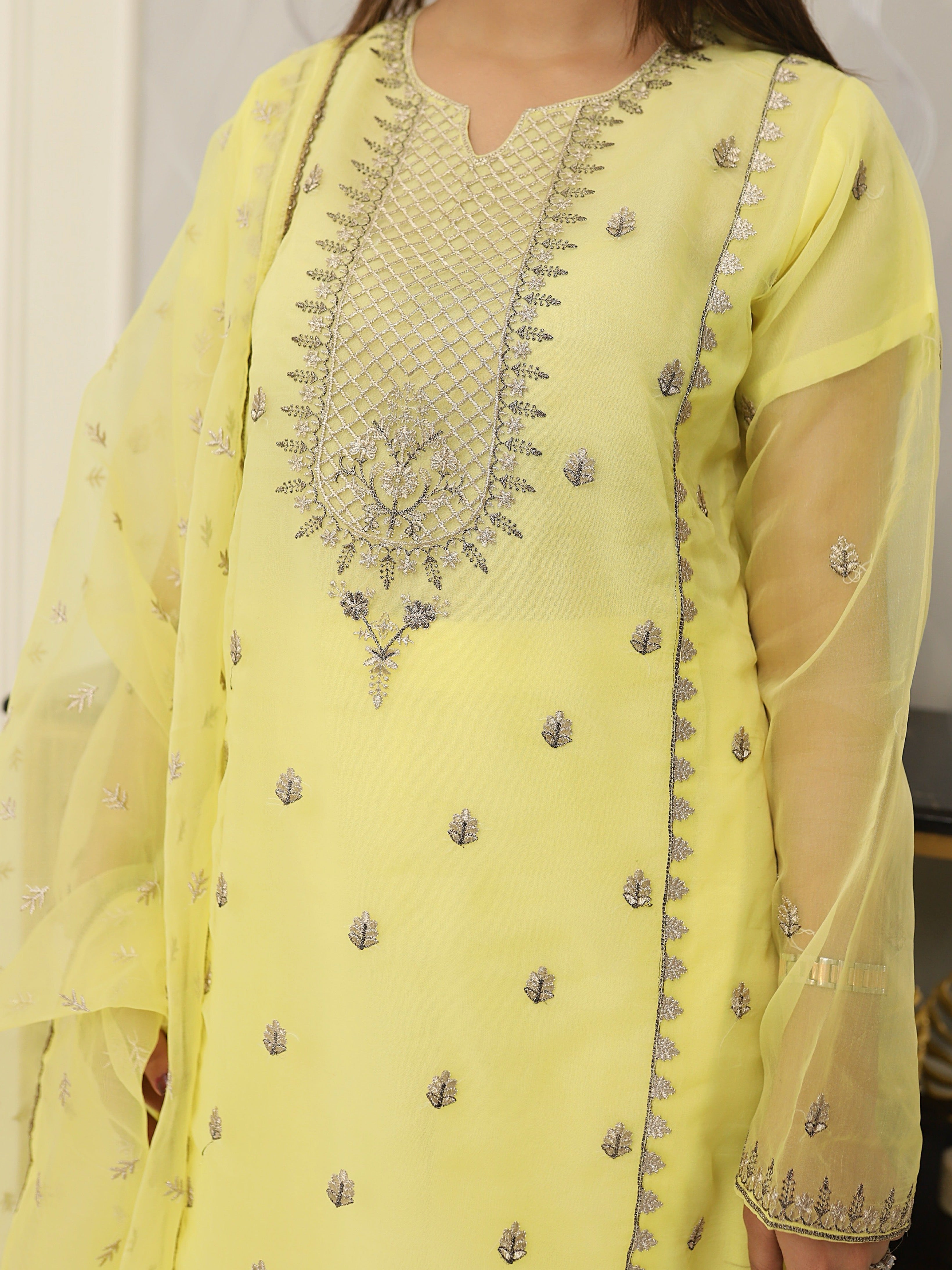 AURA NOOR
